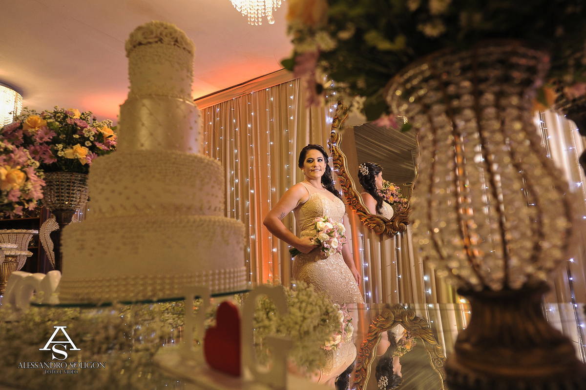 Linda noiva no buffet em Fortaleza