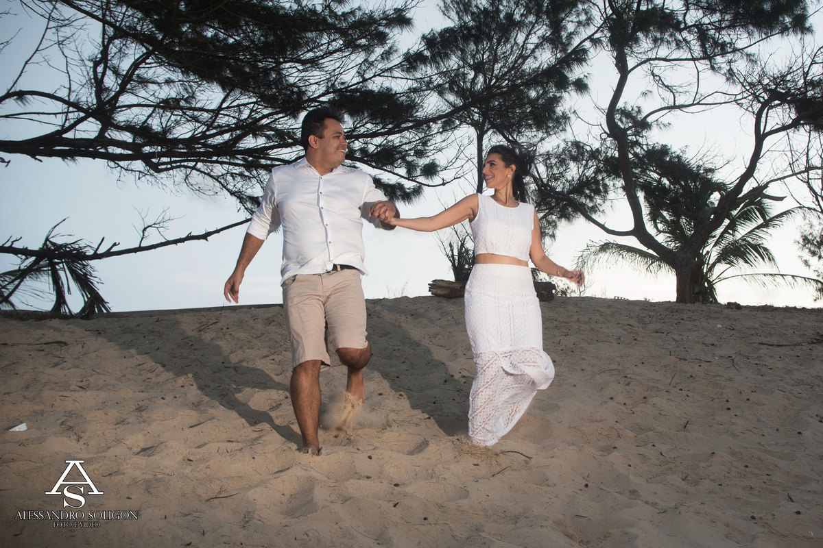 Lindo casal na praia de fortaleza