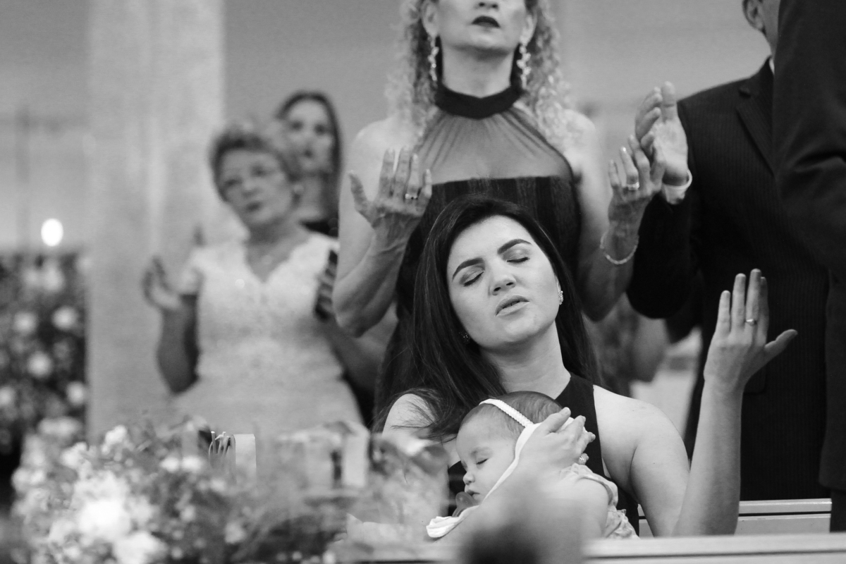 Oração dos convidados na igreja