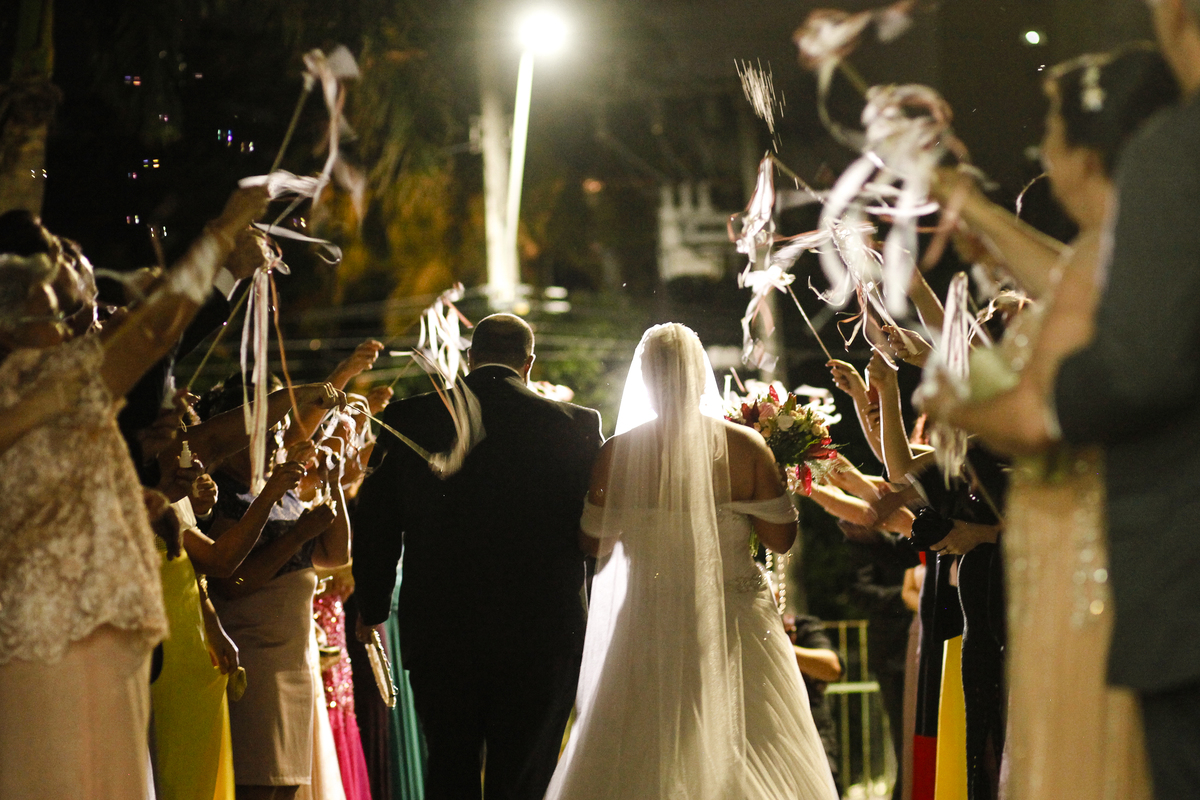 Saida dos noivo na igreja em fortaleza