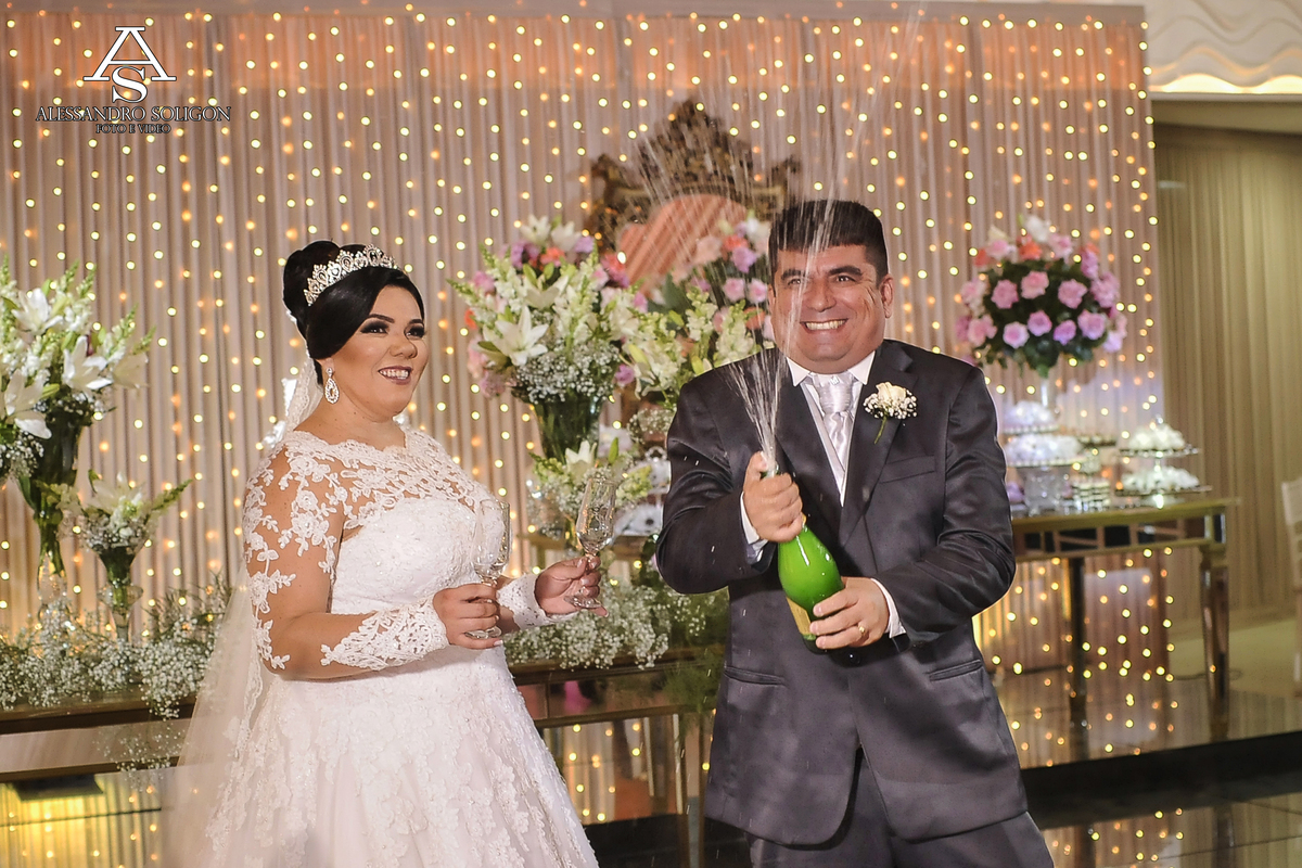 Brinde dos noivos no Luannas buffet em Fortaleza