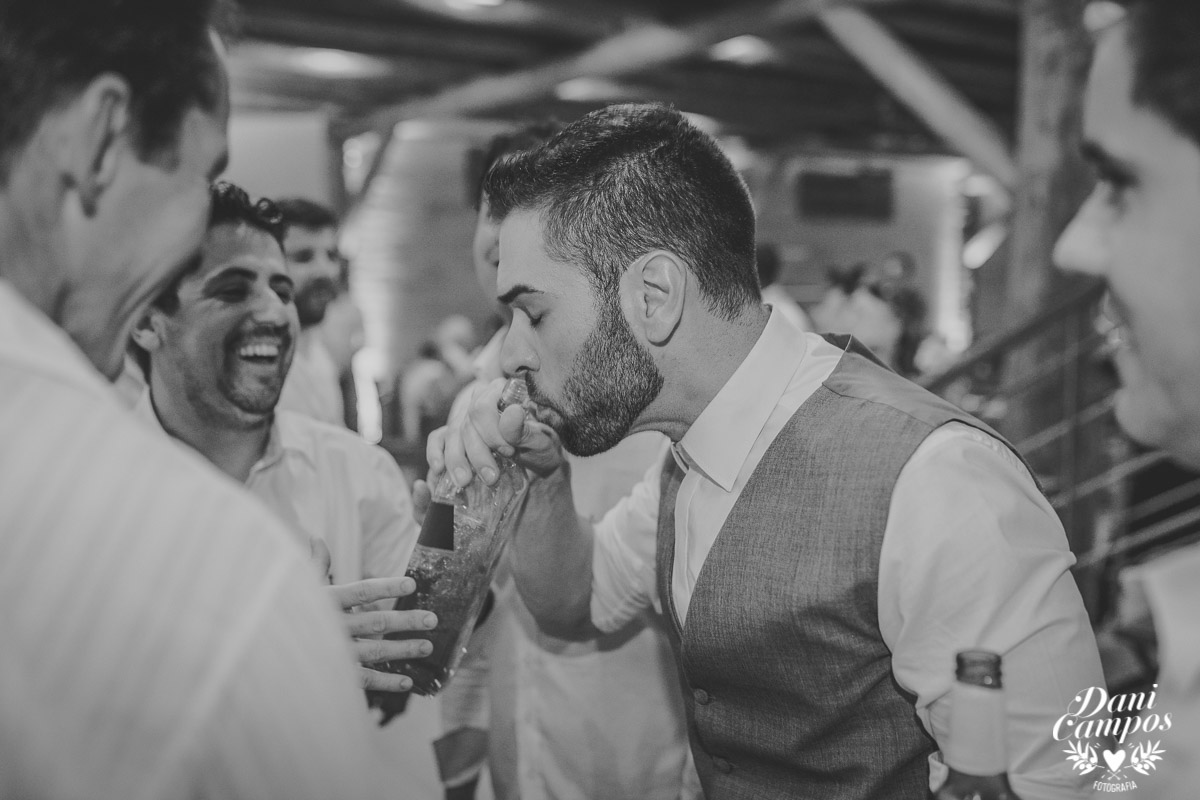 casamento na praia casar de dia fotografia de casamento noiva noivo casamento pé na areia fotografos no litoral dani campos fotografia vestido de noiva
