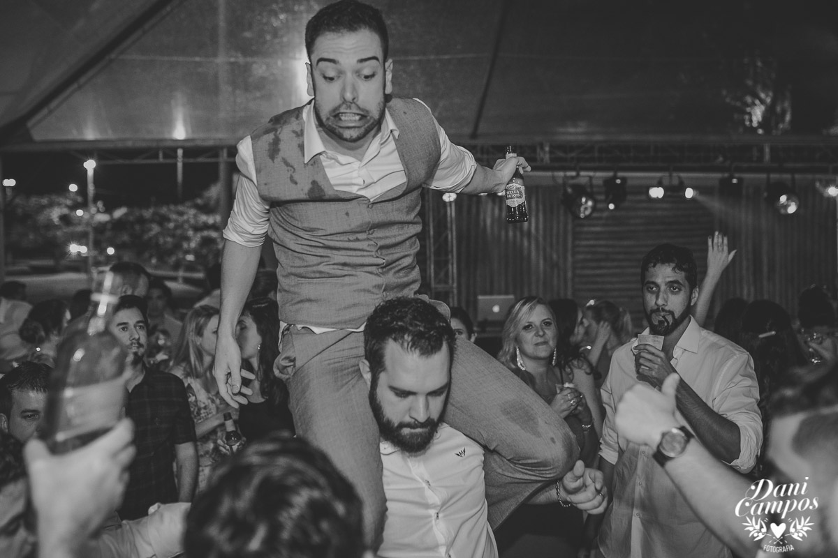 casamento na praia casar de dia fotografia de casamento noiva noivo casamento pé na areia fotografos no litoral dani campos fotografia vestido de noiva