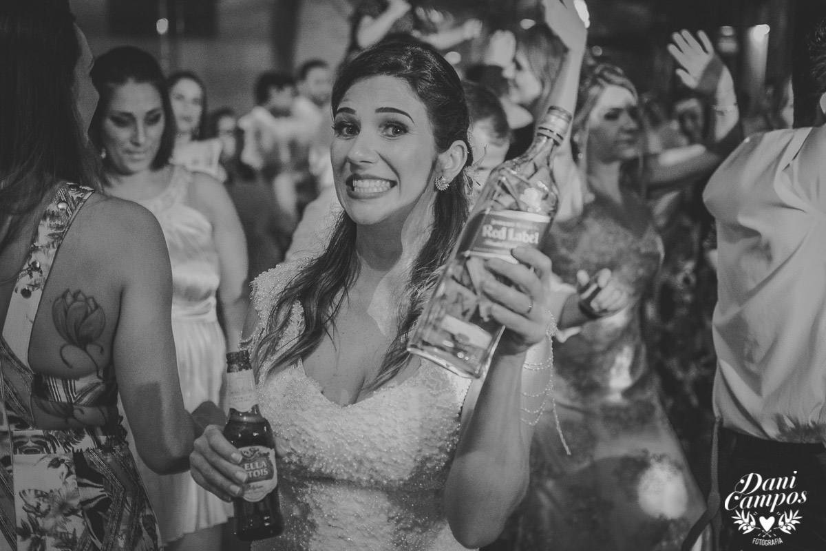 casamento na praia casar de dia fotografia de casamento noiva noivo casamento pé na areia fotografos no litoral dani campos fotografia vestido de noiva