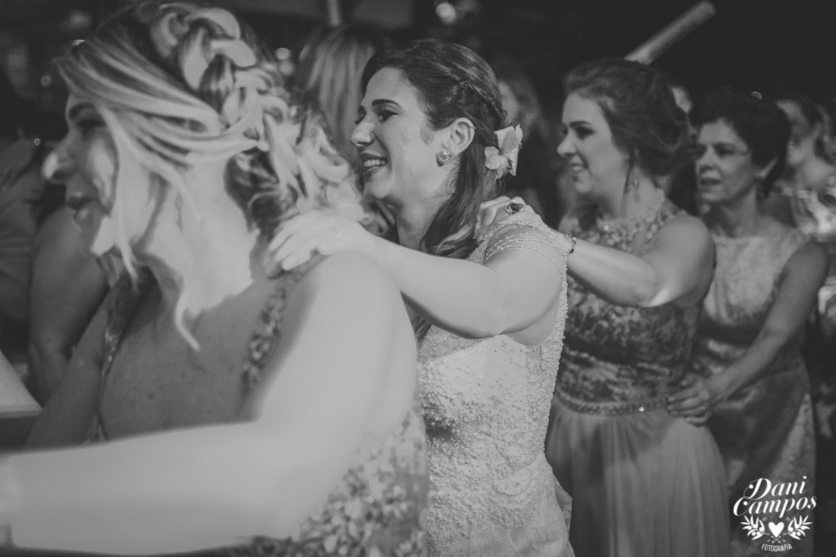 casamento na praia casar de dia fotografia de casamento noiva noivo casamento pé na areia fotografos no litoral dani campos fotografia vestido de noiva