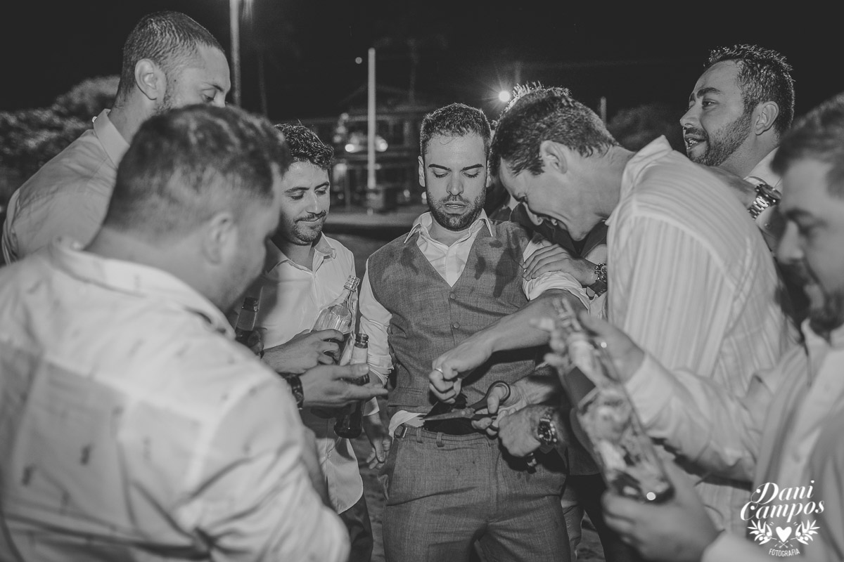 casamento na praia casar de dia fotografia de casamento noiva noivo casamento pé na areia fotografos no litoral dani campos fotografia vestido de noiva