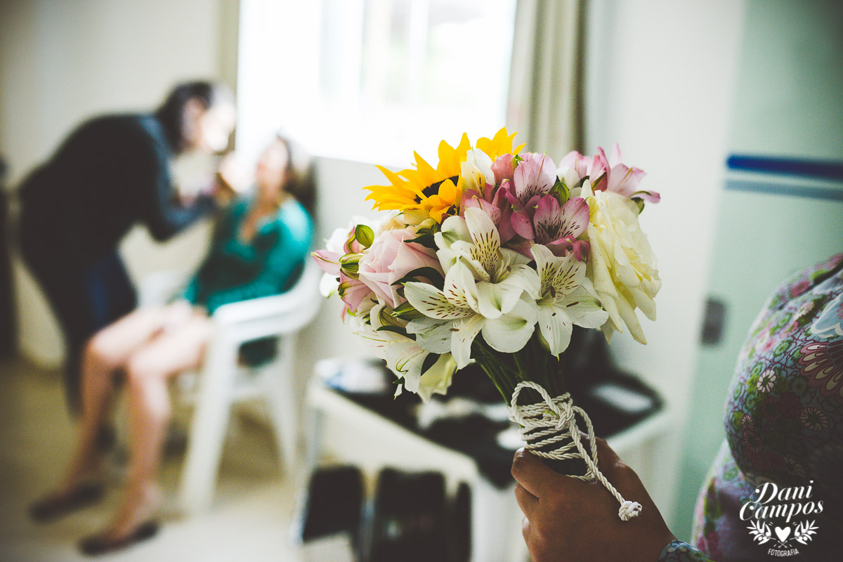 casamento na praia casar de dia fotografia de casamento noiva noivo casamento pé na areia fotografos no litoral dani campos fotografia vestido de noiva