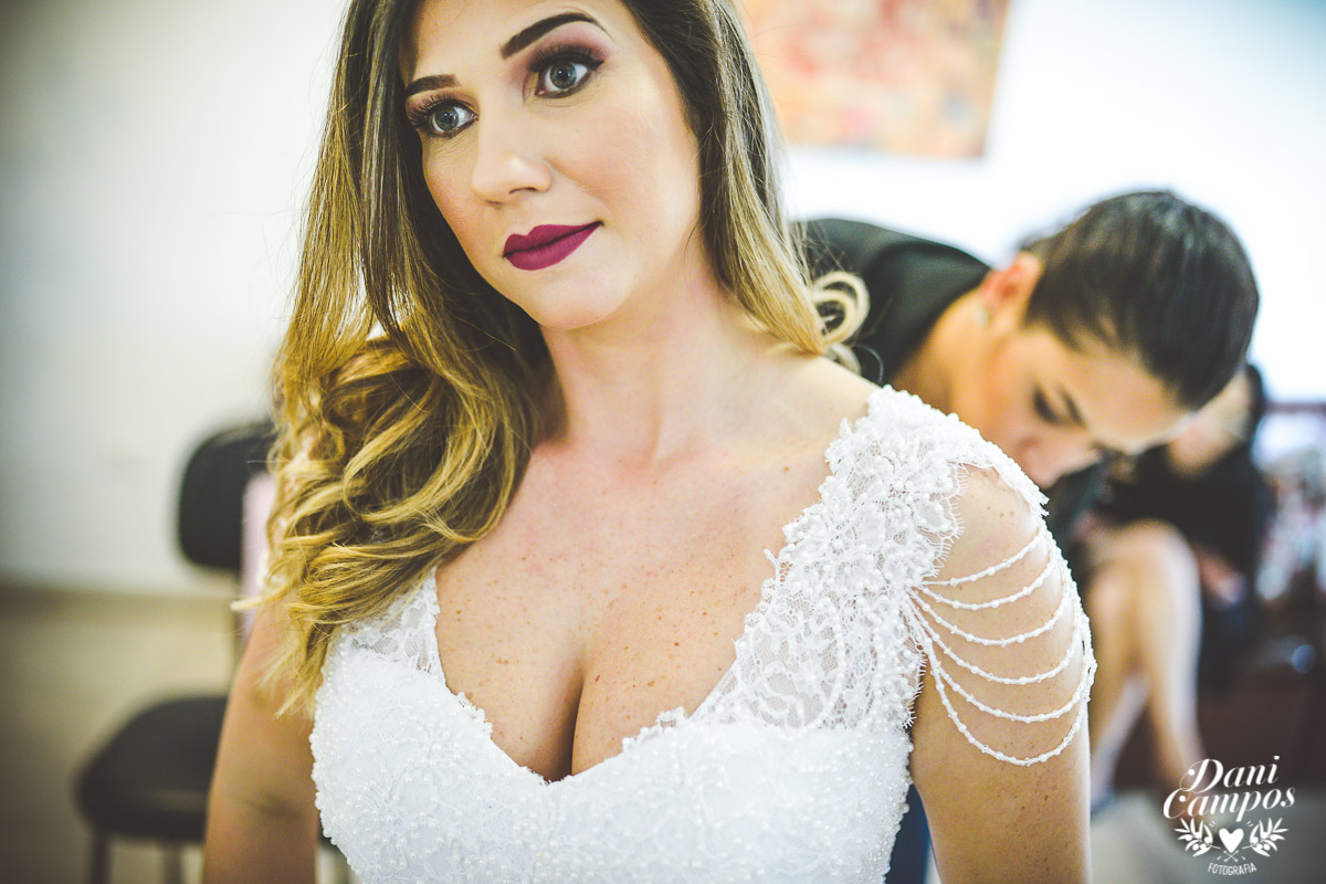 casamento na praia casar de dia fotografia de casamento noiva noivo casamento pé na areia fotografos no litoral dani campos fotografia vestido de noiva