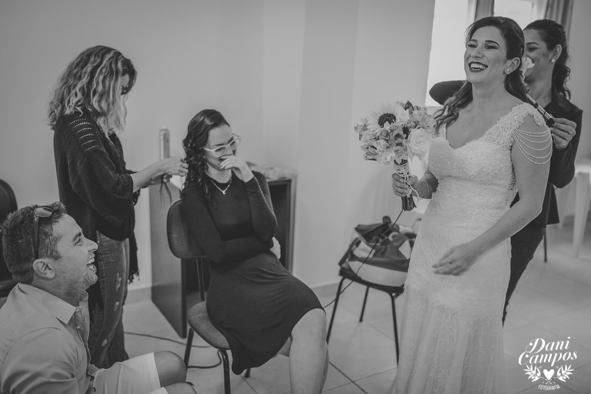 casamento na praia casar de dia fotografia de casamento noiva noivo casamento pé na areia fotografos no litoral dani campos fotografia vestido de noiva