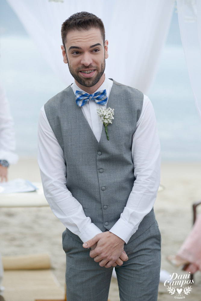 casamento na praia casar de dia fotografia de casamento noiva noivo casamento pé na areia fotografos no litoral dani campos fotografia vestido de noiva