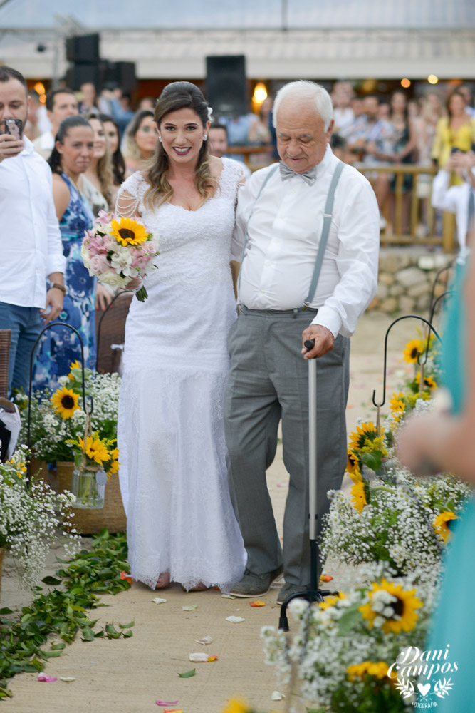 casamento na praia casar de dia fotografia de casamento noiva noivo casamento pé na areia fotografos no litoral dani campos fotografia vestido de noiva