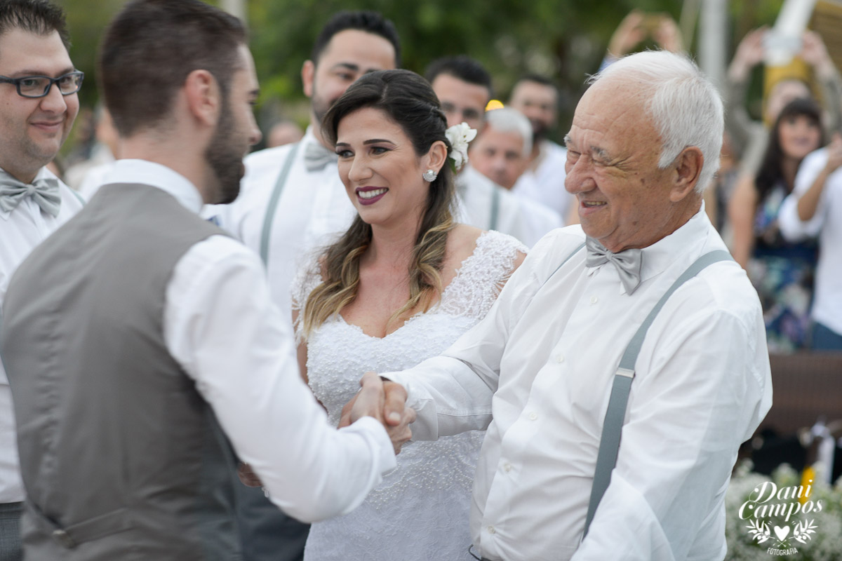 casamento na praia casar de dia fotografia de casamento noiva noivo casamento pé na areia fotografos no litoral dani campos fotografia vestido de noiva