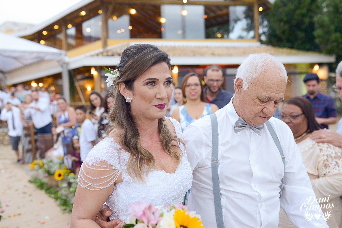 casamento na praia casar de dia fotografia de casamento noiva noivo casamento pé na areia fotografos no litoral dani campos fotografia vestido de noiva