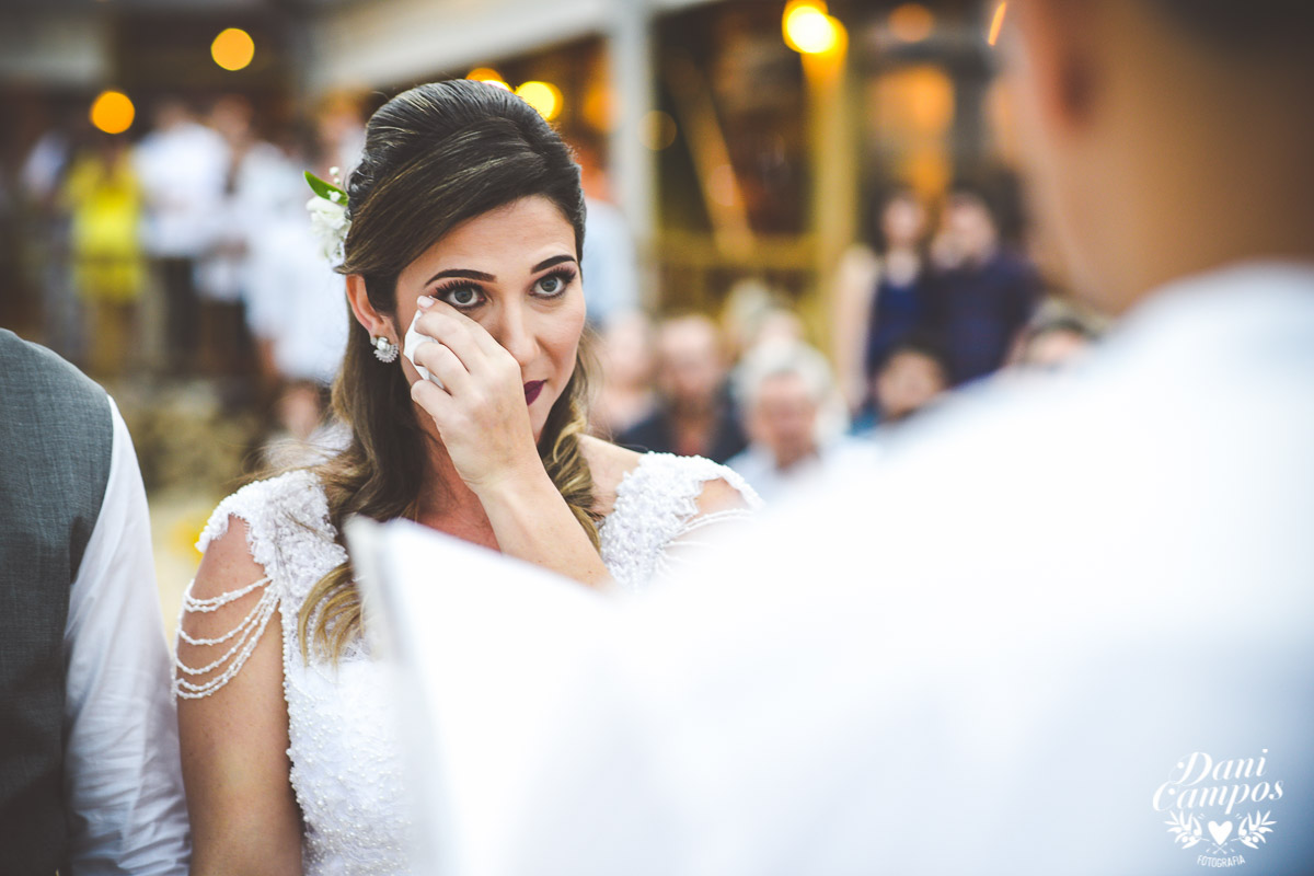 casamento na praia casar de dia fotografia de casamento noiva noivo casamento pé na areia fotografos no litoral dani campos fotografia vestido de noiva