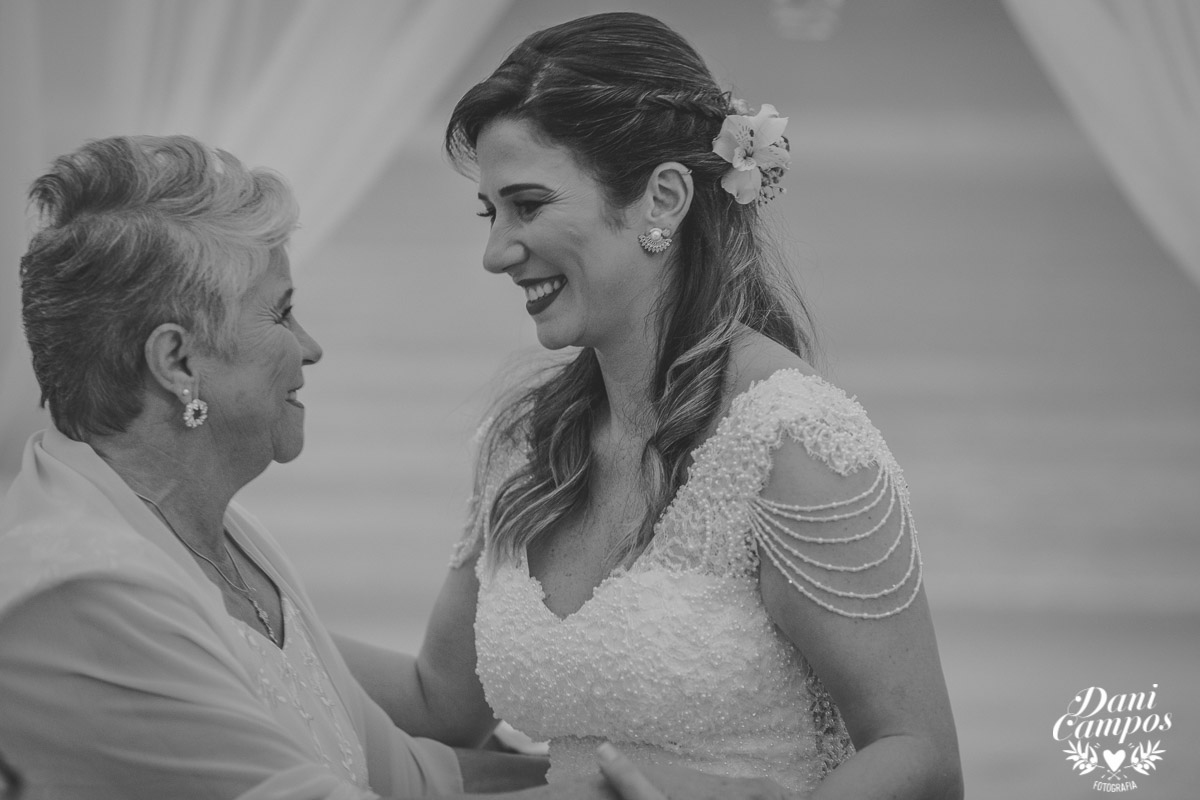 casamento na praia casar de dia fotografia de casamento noiva noivo casamento pé na areia fotografos no litoral dani campos fotografia vestido de noiva