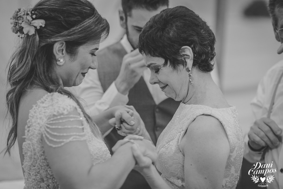 casamento na praia casar de dia fotografia de casamento noiva noivo casamento pé na areia fotografos no litoral dani campos fotografia vestido de noiva