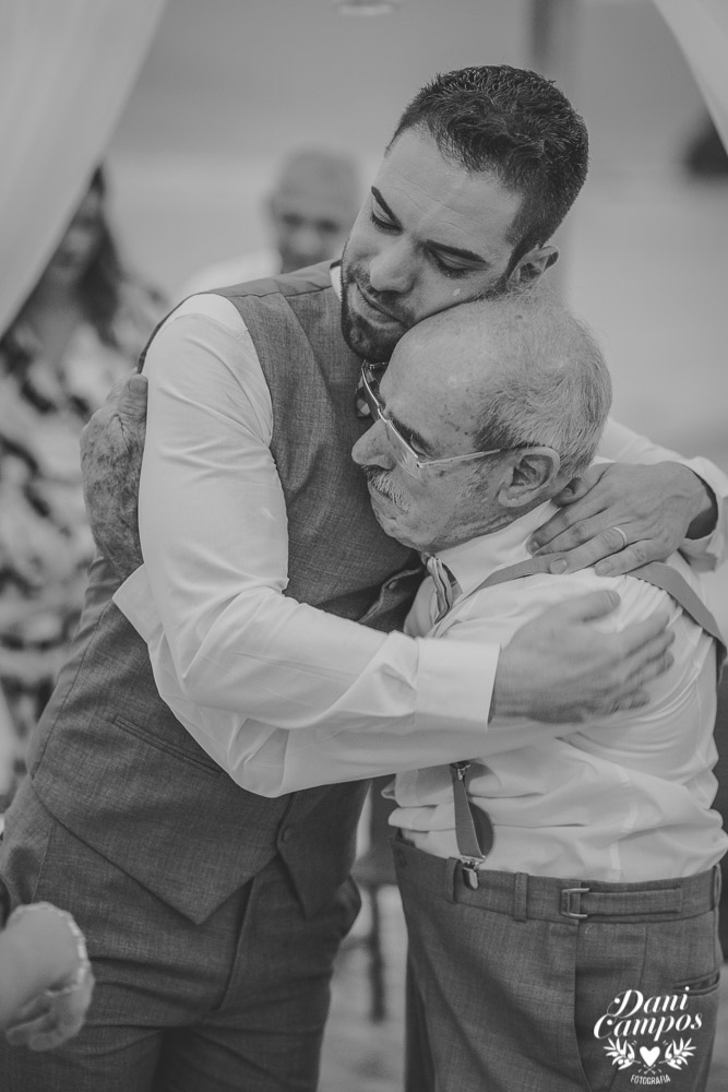 casamento na praia casar de dia fotografia de casamento noiva noivo casamento pé na areia fotografos no litoral dani campos fotografia vestido de noiva