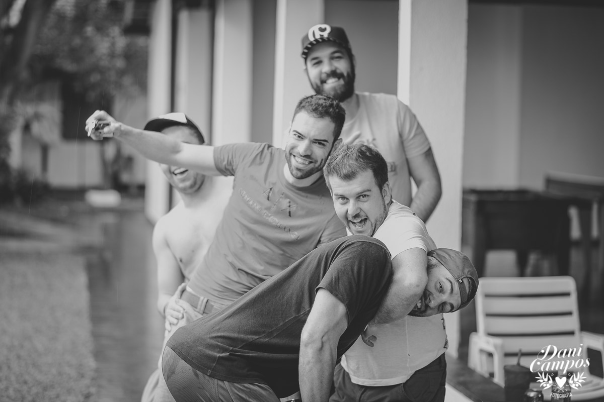 casamento na praia casar de dia fotografia de casamento noiva noivo casamento pé na areia fotografos no litoral dani campos fotografia vestido de noiva