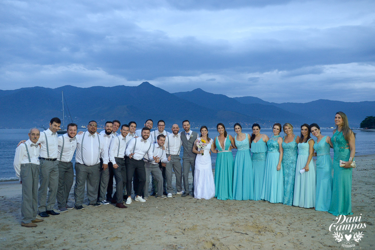 casamento na praia casar de dia fotografia de casamento noiva noivo casamento pé na areia fotografos no litoral dani campos fotografia vestido de noiva