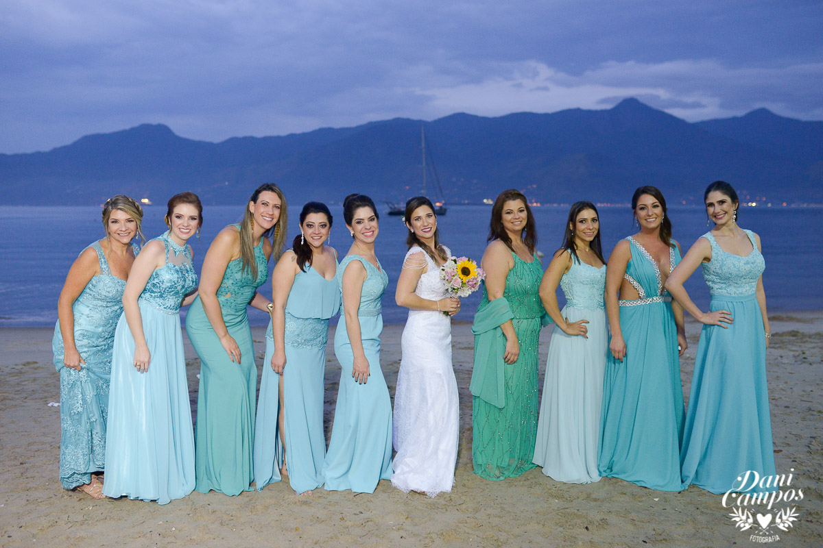 casamento na praia casar de dia fotografia de casamento noiva noivo casamento pé na areia fotografos no litoral dani campos fotografia vestido de noiva