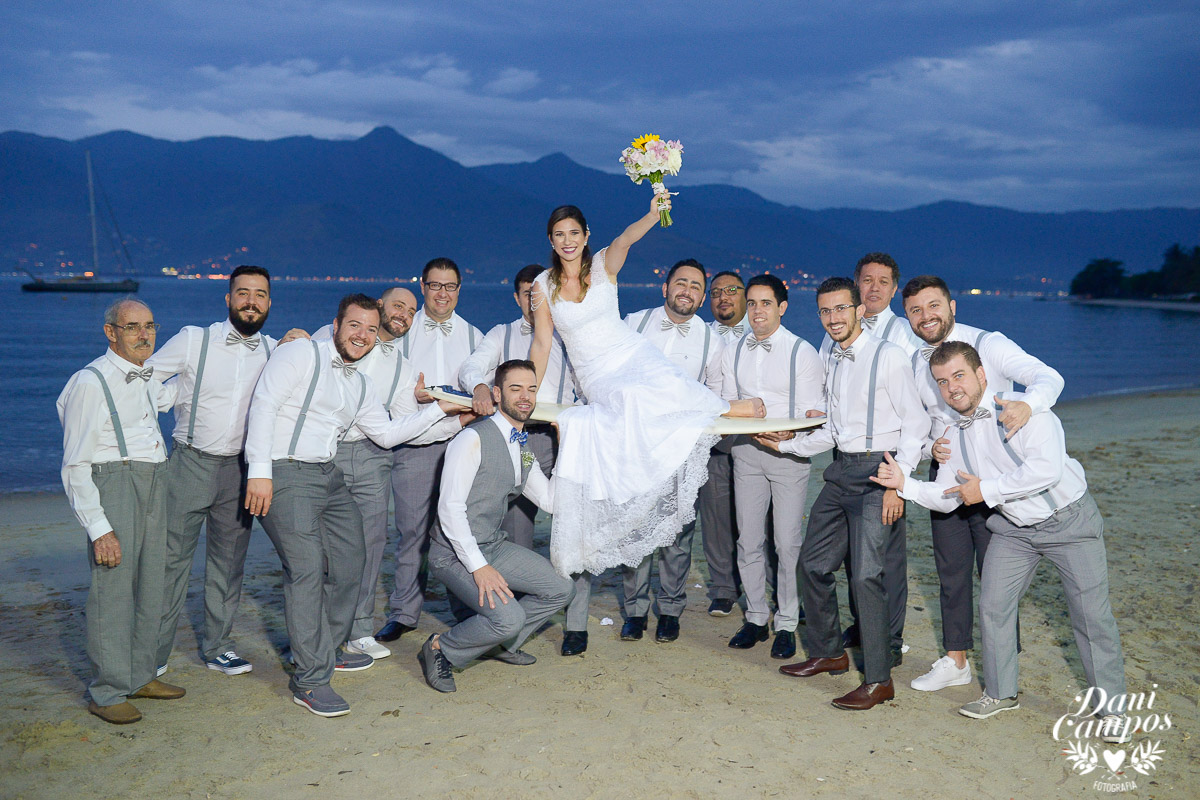 casamento na praia casar de dia fotografia de casamento noiva noivo casamento pé na areia fotografos no litoral dani campos fotografia vestido de noiva