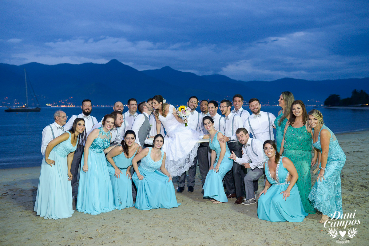 casamento na praia casar de dia fotografia de casamento noiva noivo casamento pé na areia fotografos no litoral dani campos fotografia vestido de noiva