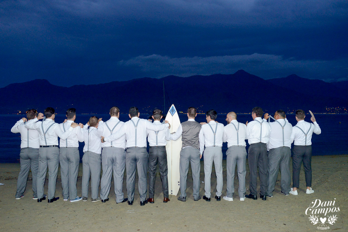 casamento na praia casar de dia fotografia de casamento noiva noivo casamento pé na areia fotografos no litoral dani campos fotografia vestido de noiva