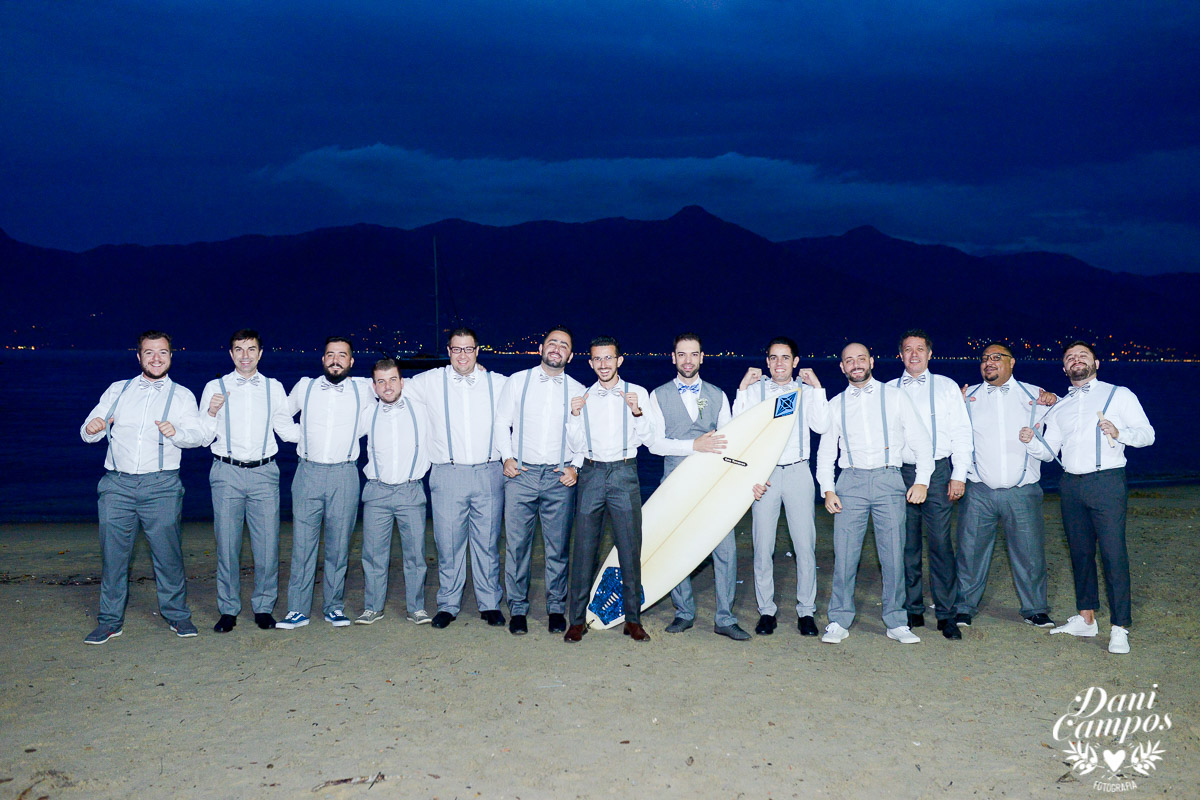 casamento na praia casar de dia fotografia de casamento noiva noivo casamento pé na areia fotografos no litoral dani campos fotografia vestido de noiva