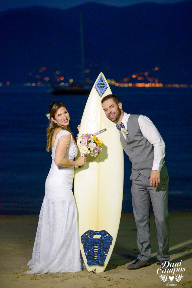 casamento na praia casar de dia fotografia de casamento noiva noivo casamento pé na areia fotografos no litoral dani campos fotografia vestido de noiva