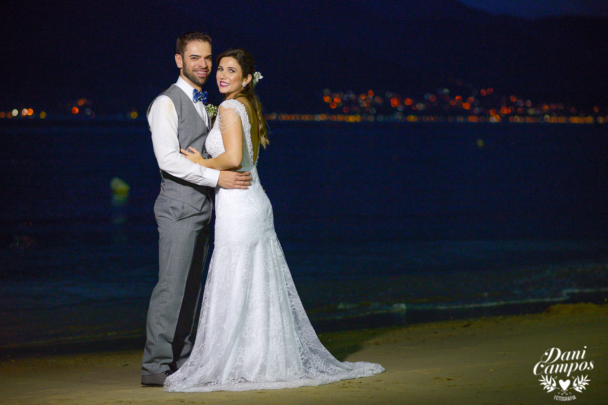 casamento na praia casar de dia fotografia de casamento noiva noivo casamento pé na areia fotografos no litoral dani campos fotografia vestido de noiva