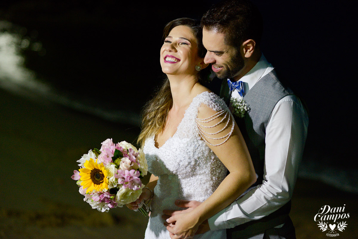 casamento na praia casar de dia fotografia de casamento noiva noivo casamento pé na areia fotografos no litoral dani campos fotografia vestido de noiva