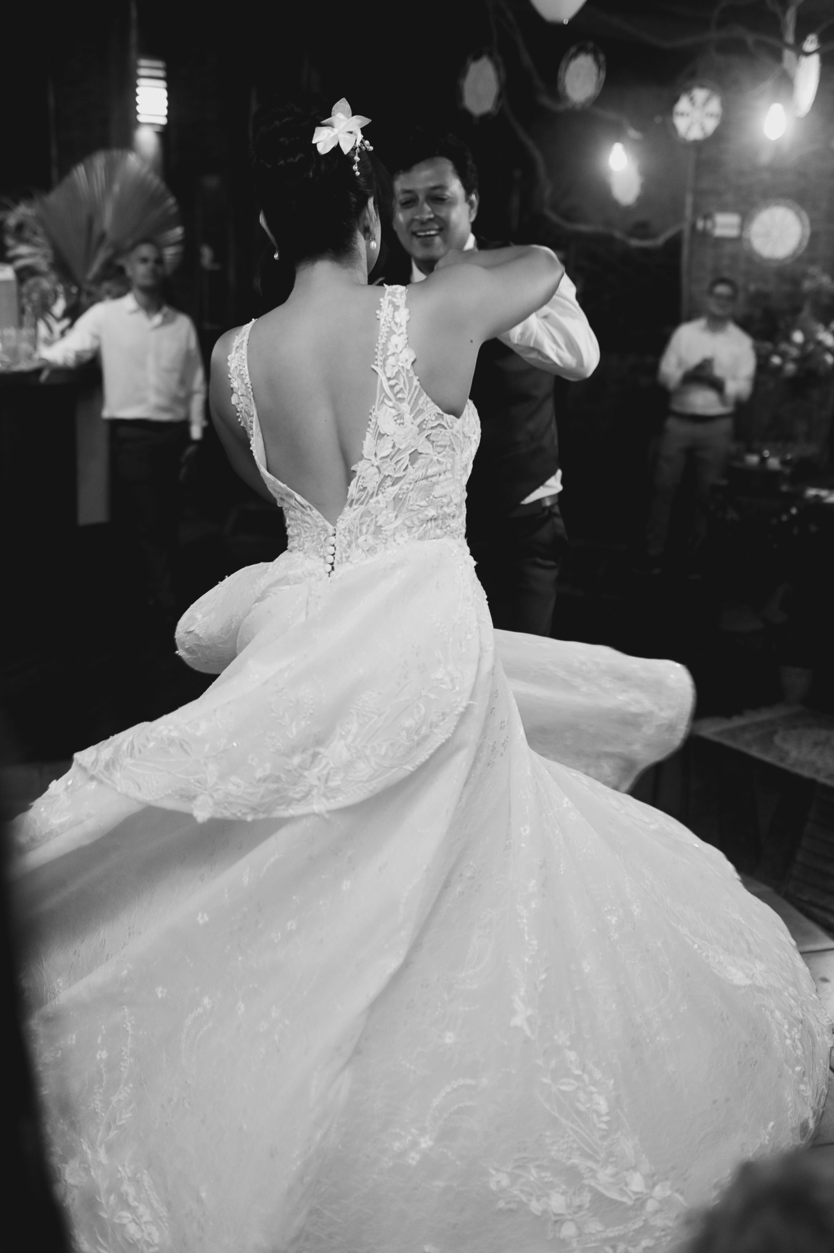 Casar na praia casando na Ilhabela casar de dia fotógrafo de casamento wedding day dia de casar fotógrafo no litoral noiva vestido de noiva madrinhas casamento na praia