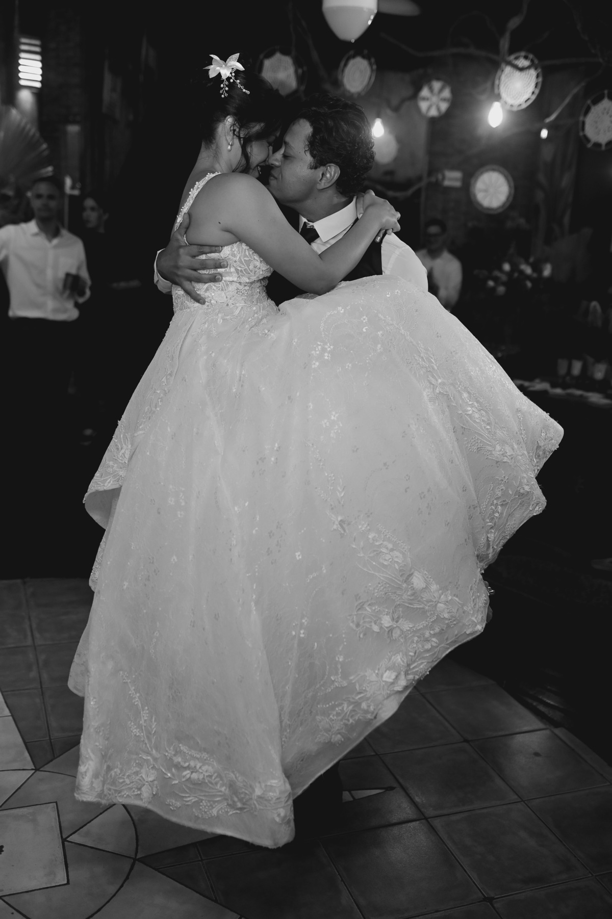 Casar na praia casando na Ilhabela casar de dia fotógrafo de casamento wedding day dia de casar fotógrafo no litoral noiva vestido de noiva madrinhas casamento na praia