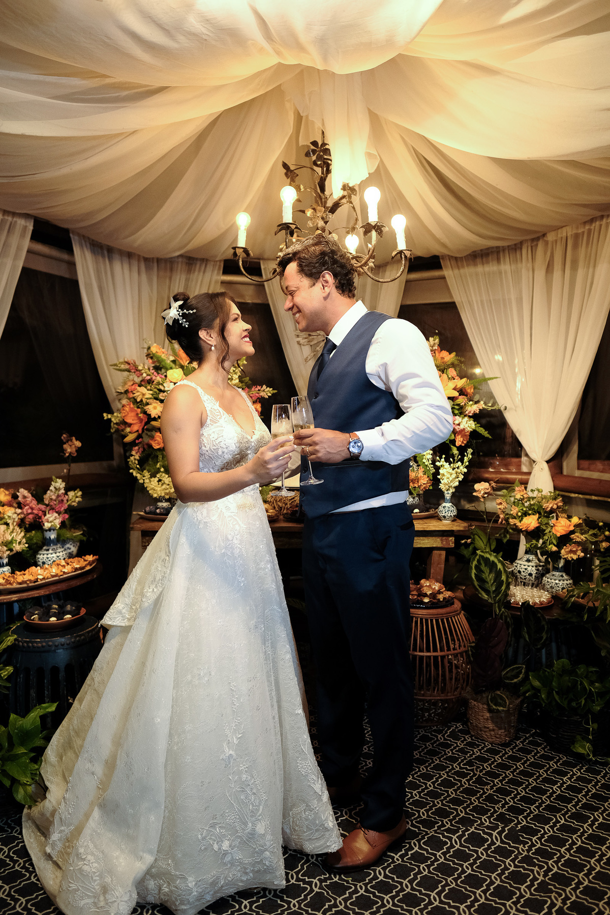 Casar na praia casando na Ilhabela casar de dia fotógrafo de casamento wedding day dia de casar fotógrafo no litoral noiva vestido de noiva madrinhas casamento na praia