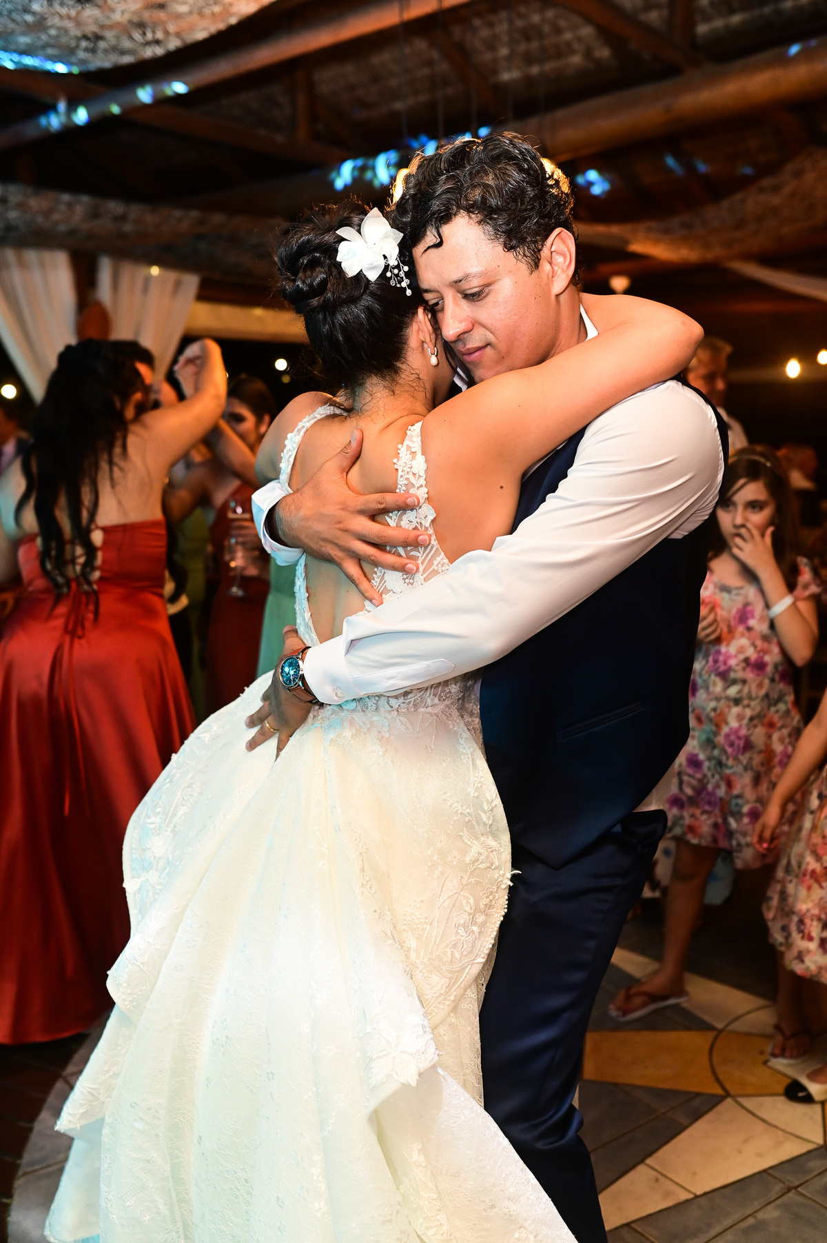 Casar na praia casando na Ilhabela casar de dia fotógrafo de casamento wedding day dia de casar fotógrafo no litoral noiva vestido de noiva madrinhas casamento na praia