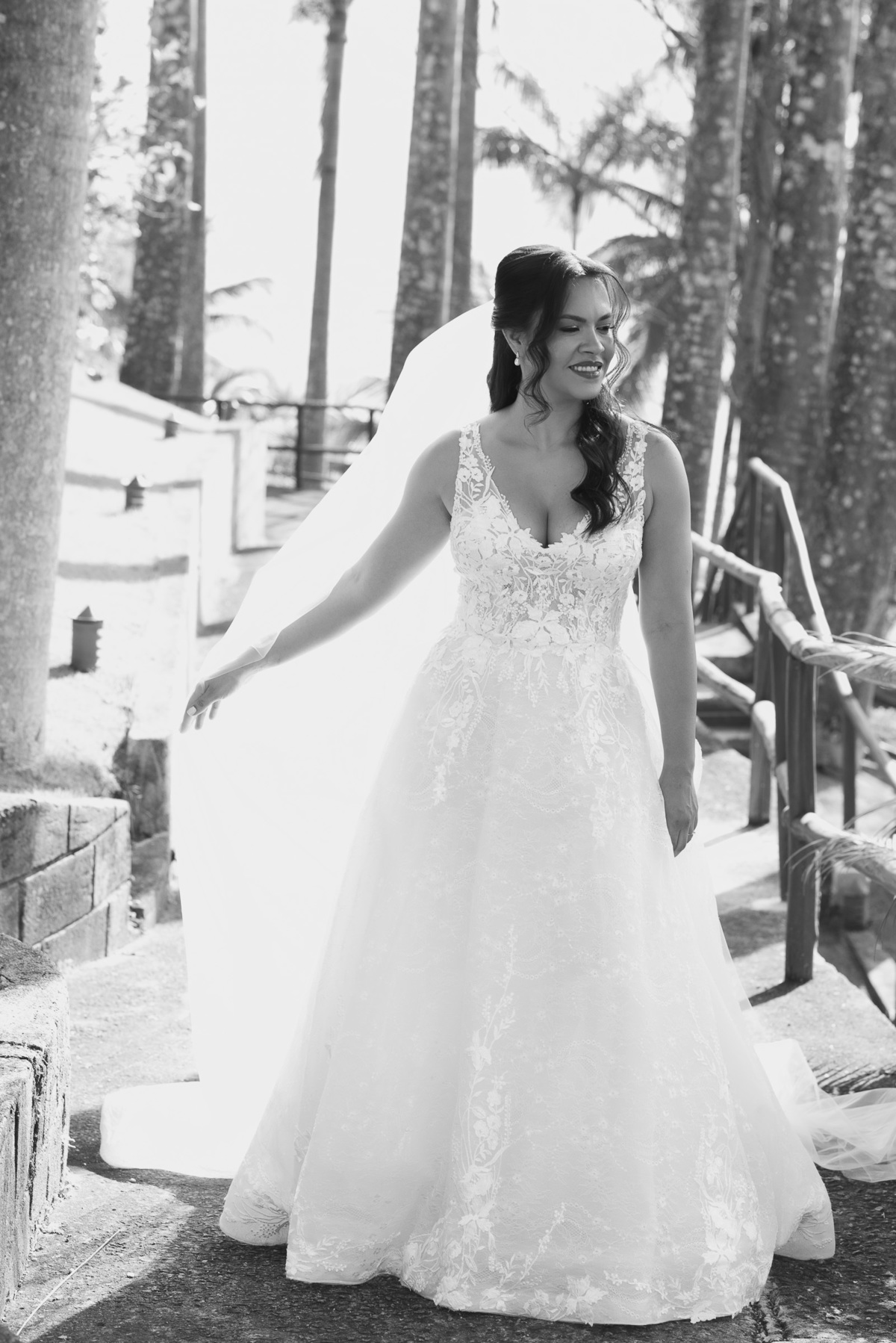 Casar na praia casando na Ilhabela casar de dia fotógrafo de casamento wedding day dia de casar fotógrafo no litoral noiva vestido de noiva madrinhas casamento na praia