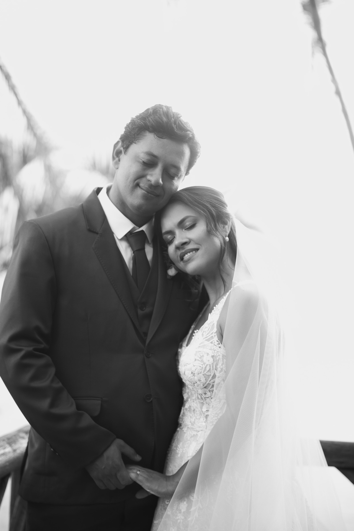 Casar na praia casando na Ilhabela casar de dia fotógrafo de casamento wedding day dia de casar fotógrafo no litoral noiva vestido de noiva madrinhas casamento na praia