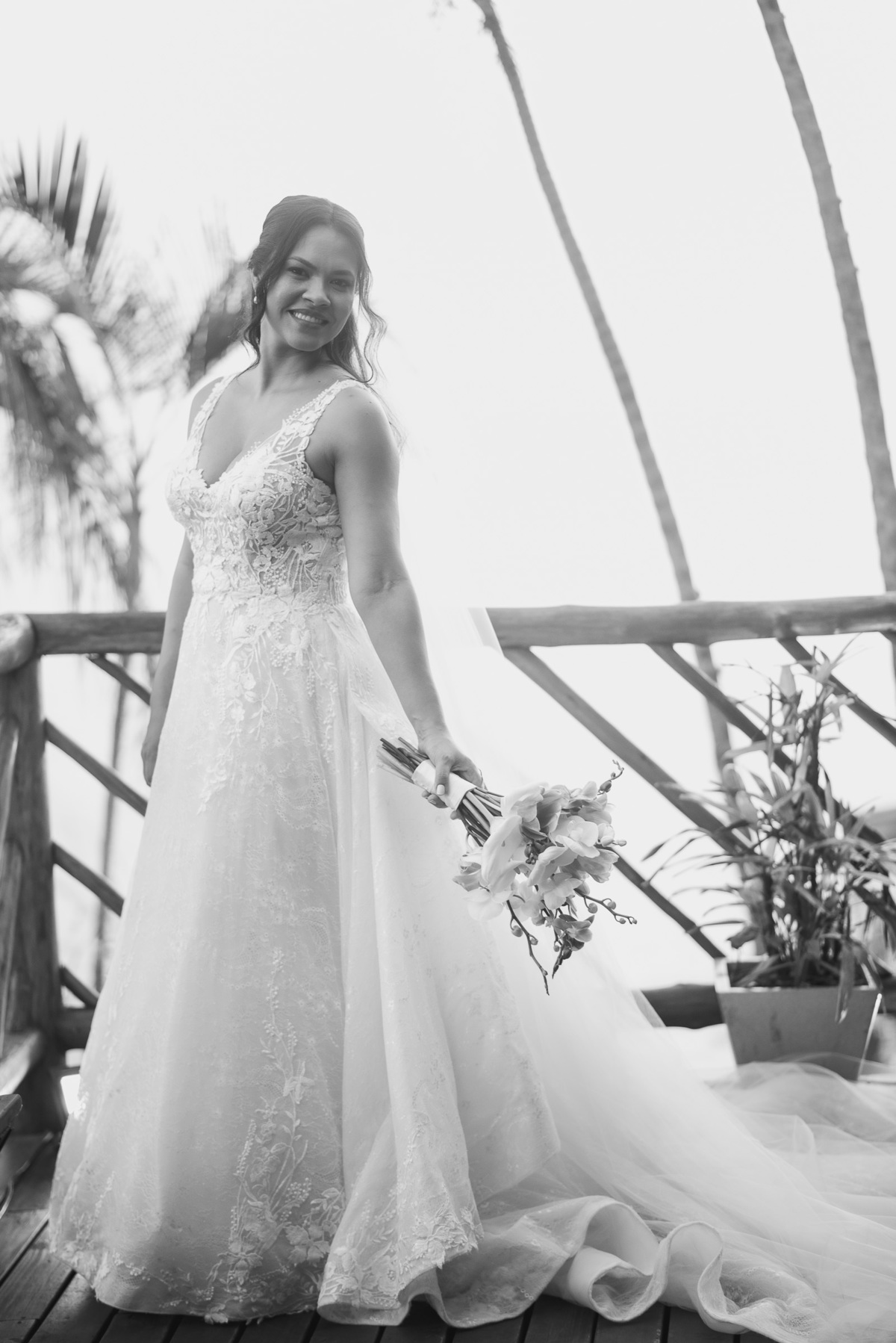 Casar na praia casando na Ilhabela casar de dia fotógrafo de casamento wedding day dia de casar fotógrafo no litoral noiva vestido de noiva madrinhas casamento na praia