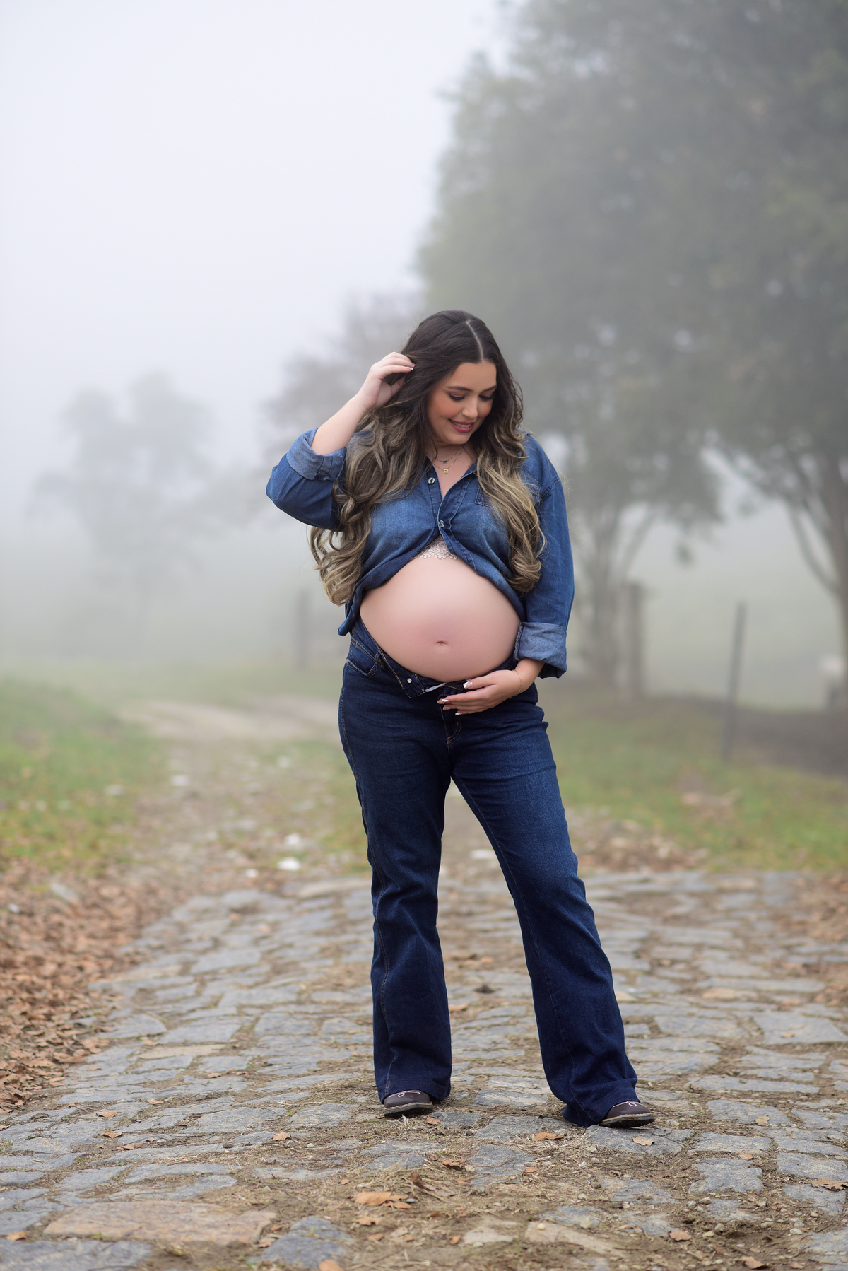 foto gestante gestante no campo fotografos no litoral maternidade gravidez mae de menino fotos no campo 
