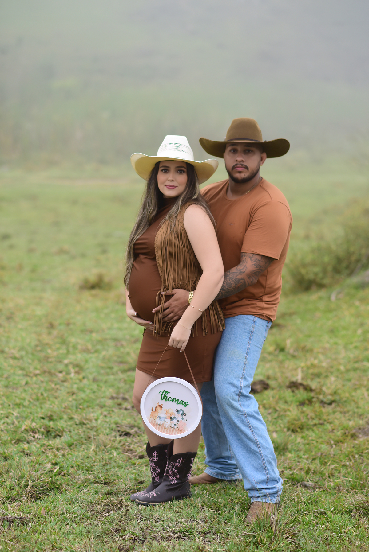foto gestante gestante no campo fotografos no litoral maternidade gravidez mae de menino fotos no campo 