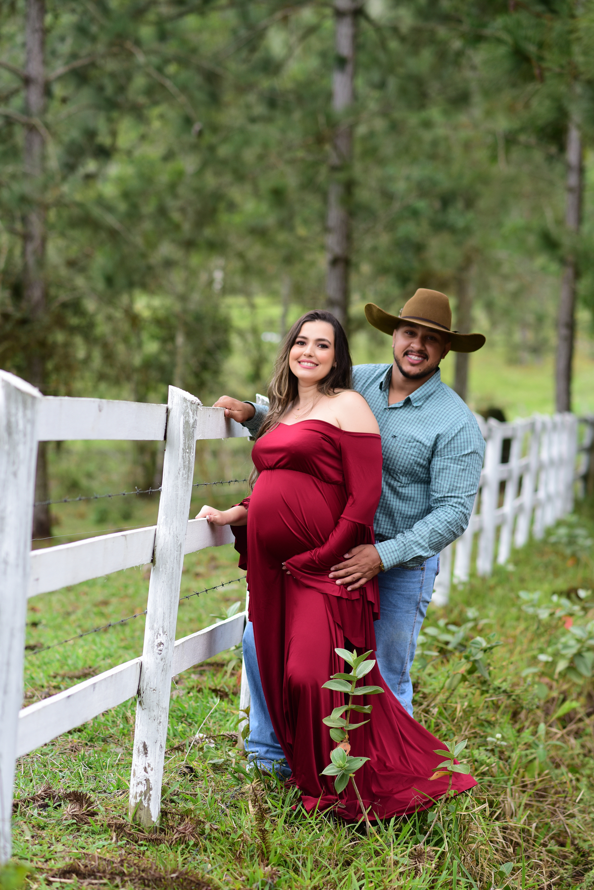 foto gestante gestante no campo fotografos no litoral maternidade gravidez mae de menino fotos no campo 