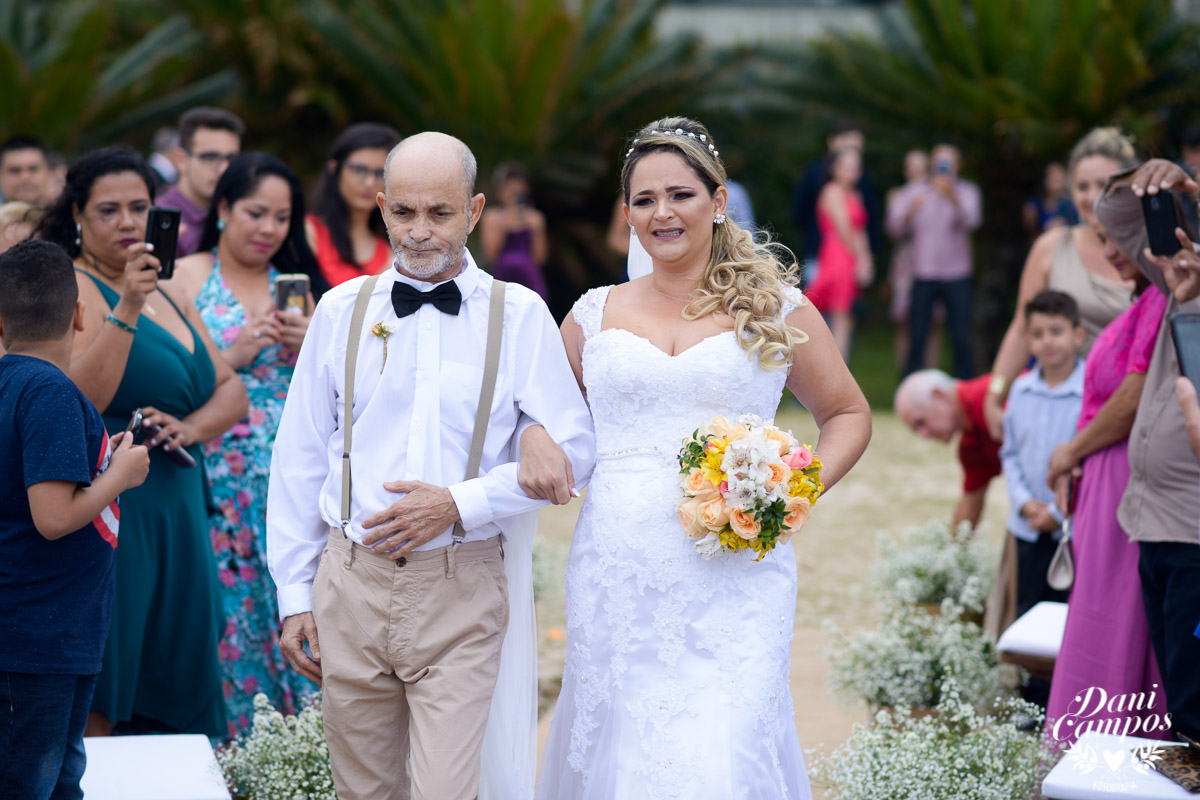 casamento na praia casar de dia fotografos no litoral caraguatuba ilha bela noiva noivo casar de dia casamento pe na areia