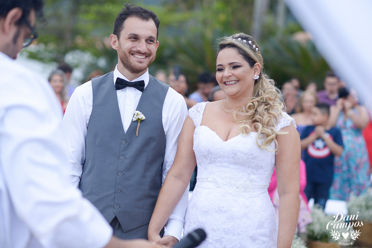 casamento na praia casar de dia fotografos no litoral caraguatuba ilha bela noiva noivo casar de dia casamento pe na areia