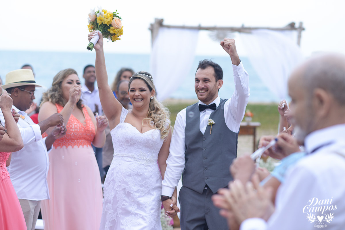 casamento na praia casar de dia fotografos no litoral caraguatuba ilha bela noiva noivo casar de dia casamento pe na areia