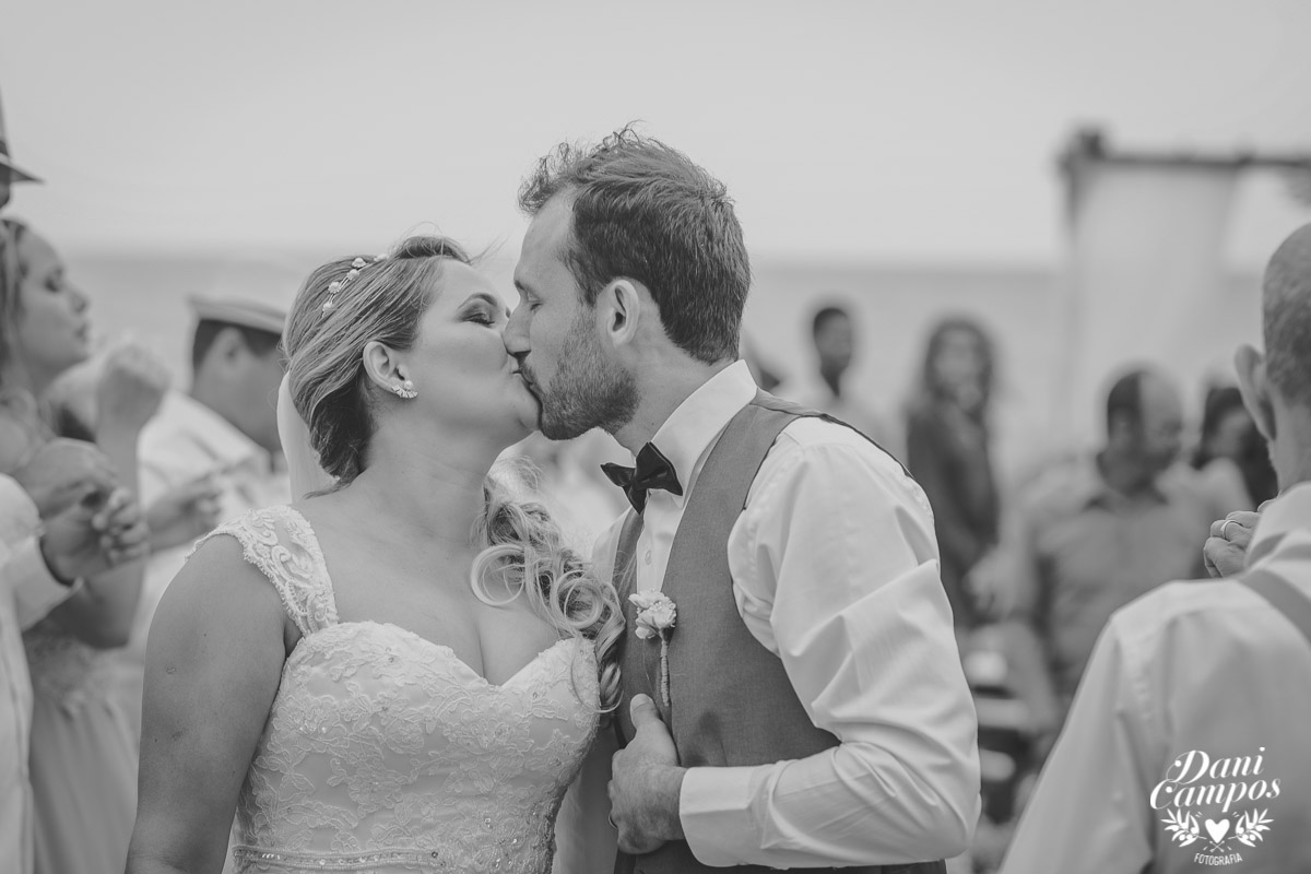 casamento na praia casar de dia fotografos no litoral caraguatuba ilha bela noiva noivo casar de dia casamento pe na areia