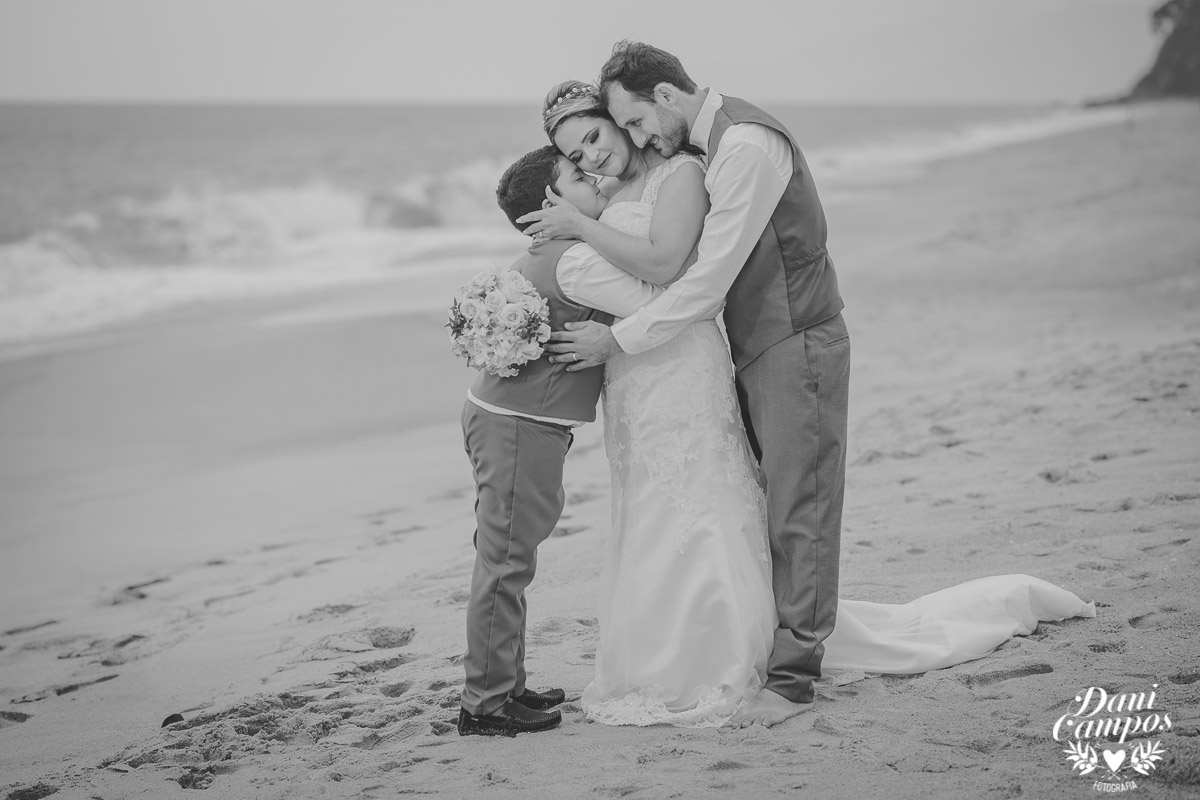 casamento na praia casar de dia fotografos no litoral caraguatuba ilha bela noiva noivo casar de dia casamento pe na areia