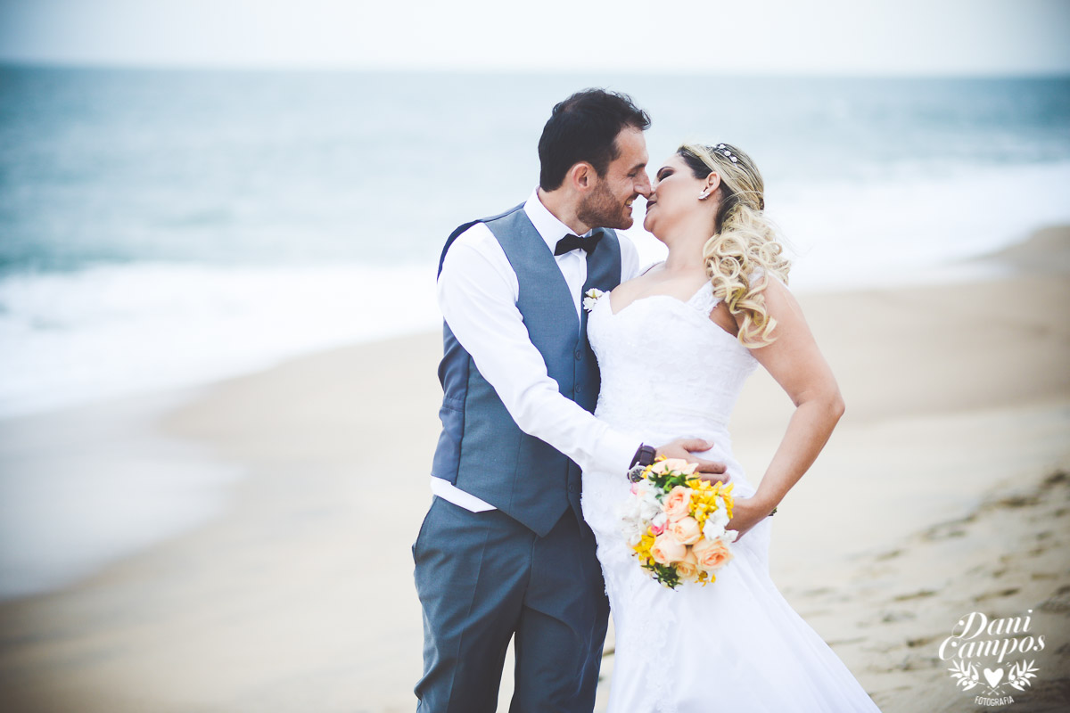 casamento na praia casar de dia fotografos no litoral caraguatuba ilha bela noiva noivo casar de dia casamento pe na areia