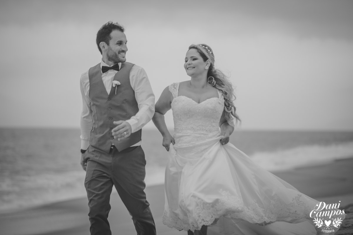 casamento na praia casar de dia fotografos no litoral caraguatuba ilha bela noiva noivo casar de dia casamento pe na areia