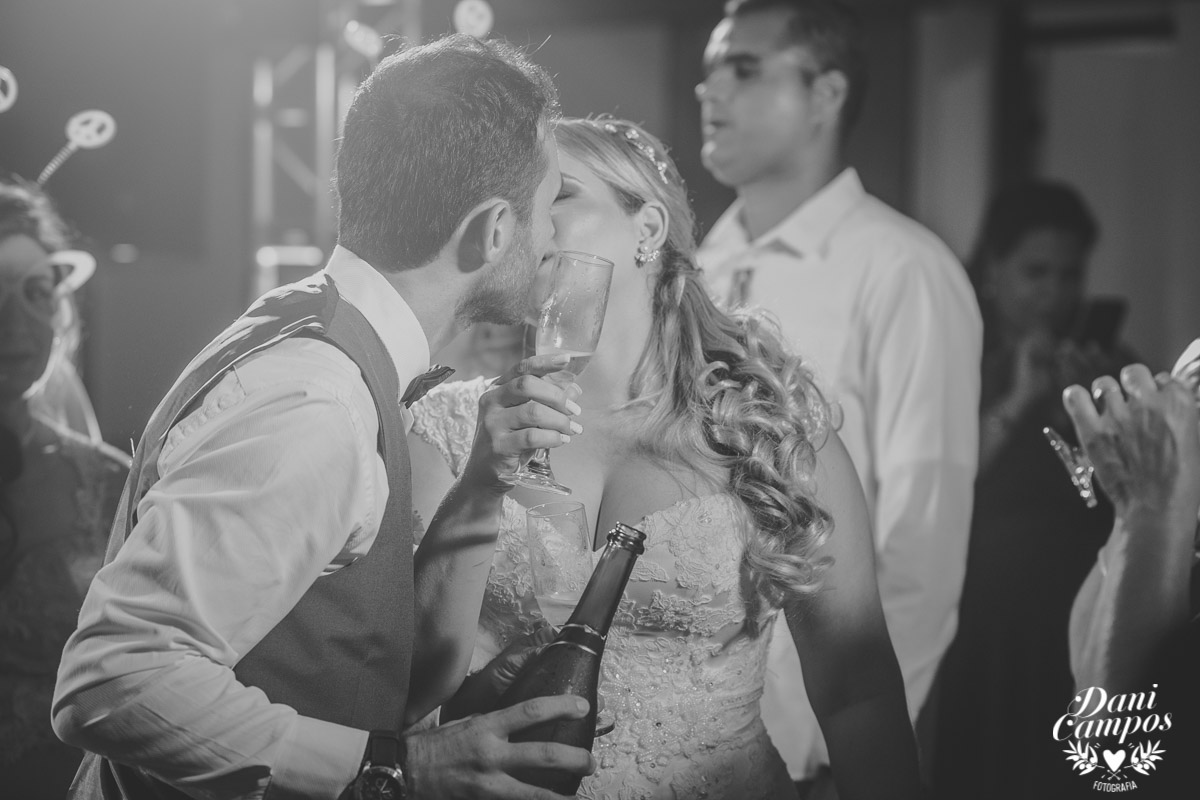 casamento na praia casar de dia fotografos no litoral caraguatuba ilha bela noiva noivo casar de dia casamento pe na areia