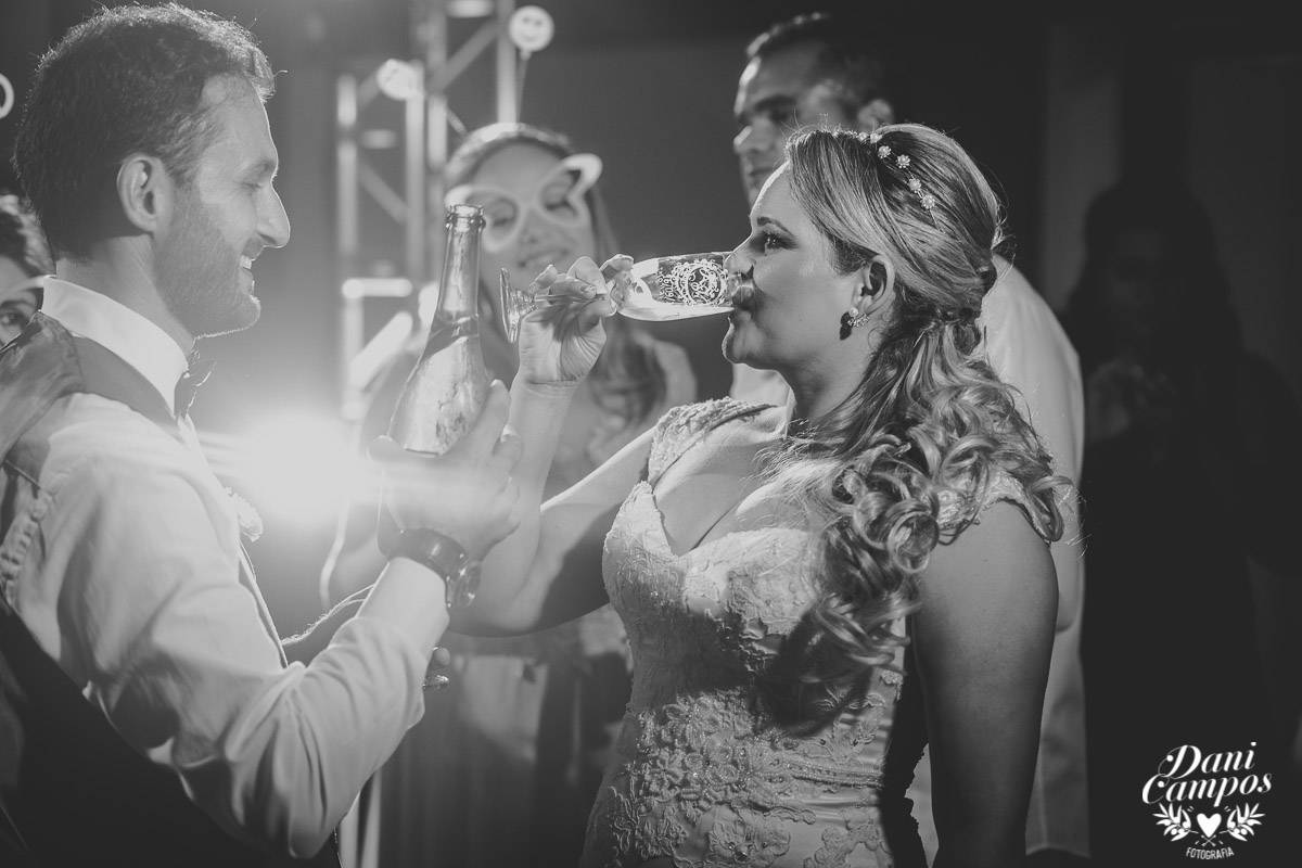 casamento na praia casar de dia fotografos no litoral caraguatuba ilha bela noiva noivo casar de dia casamento pe na areia